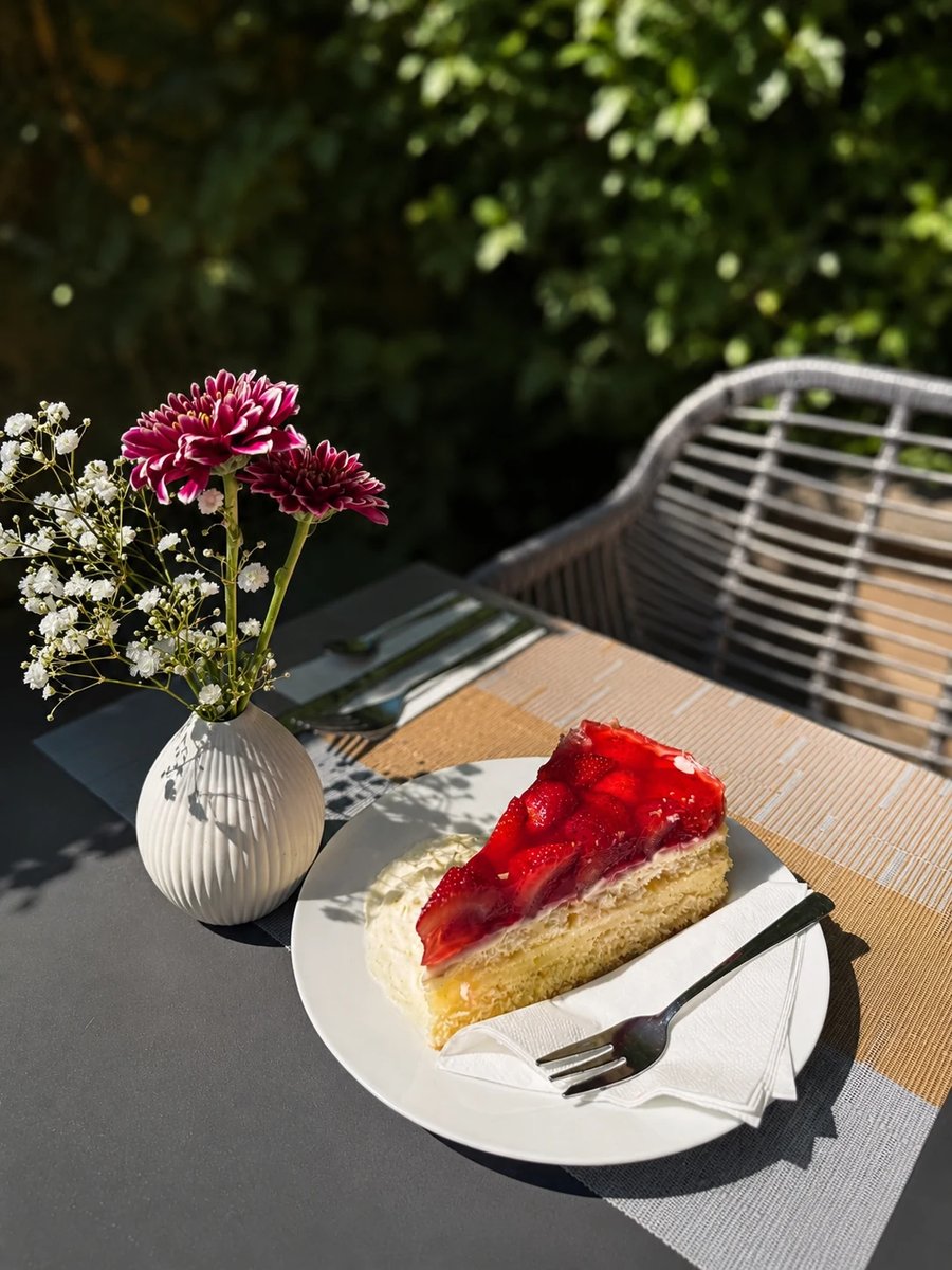 Café Flor cakes and pastries spread