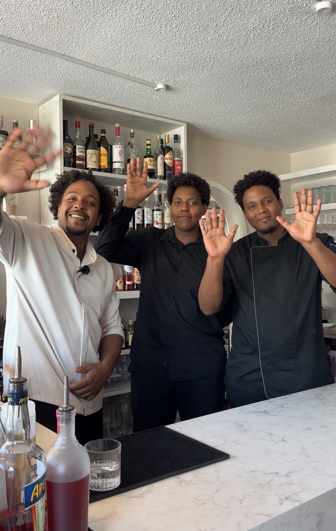 Café Flor Team hinter der Bar